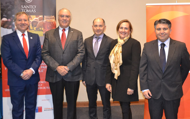 Santo Tomás y Copelec realizaron seminario que puso en valor la agricultura de la nueva Región de Ñuble