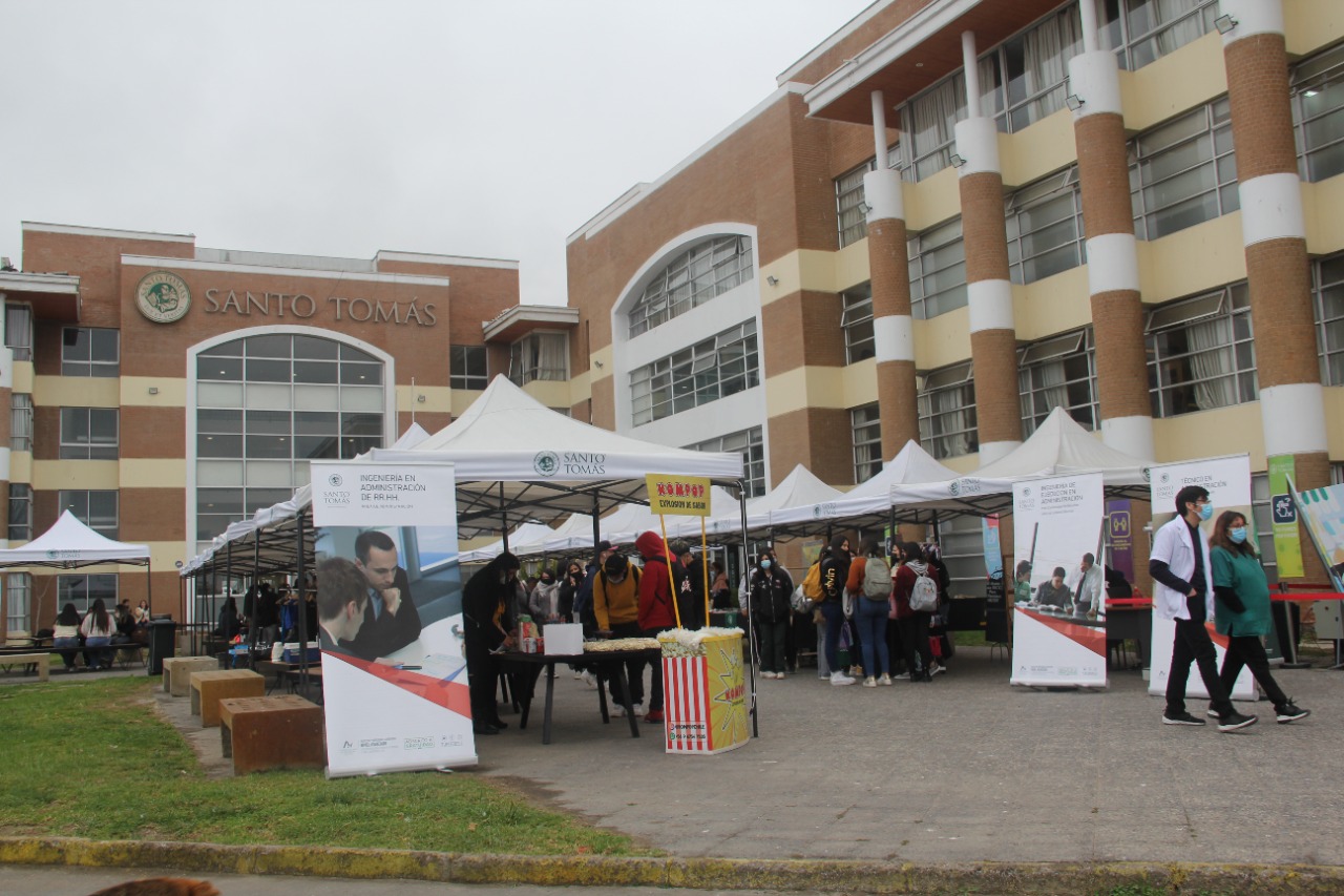 19 estudiantes emprendedores de La Serena dieron vida a la Feria Innovadores de Santo Tomás