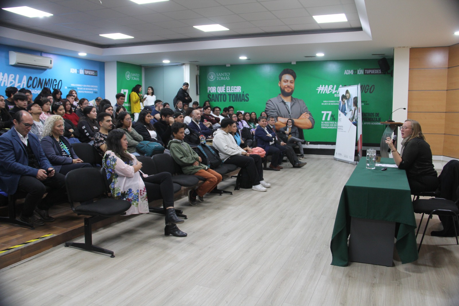 Seremi de Economía realiza conversatorio para estudiantes de Ingeniería Comercial de Santo Tomás La Serena